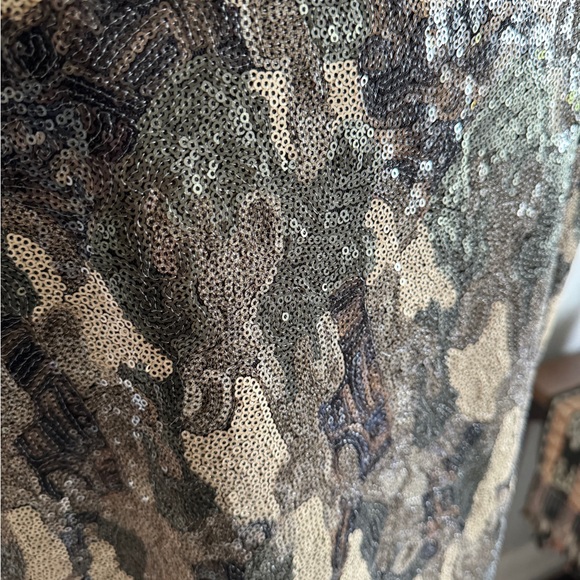 Vince Camuto sequin camo top - Picture 4 of 6